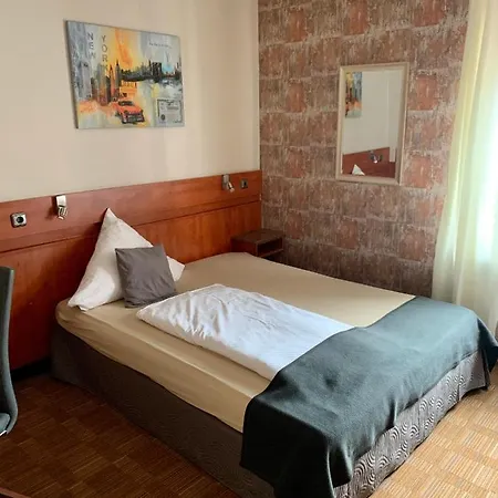 Gaestehaus Praesenzhof 酒店 本斯海姆