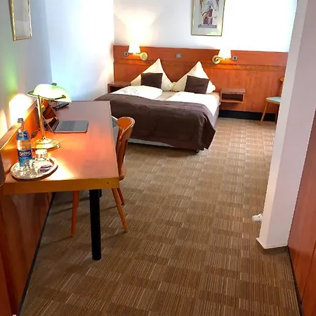 Gaestehaus Praesenzhof 本斯海姆