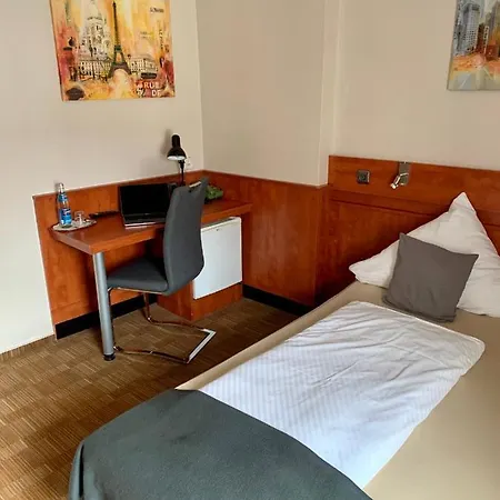 Gaestehaus Praesenzhof 本斯海姆